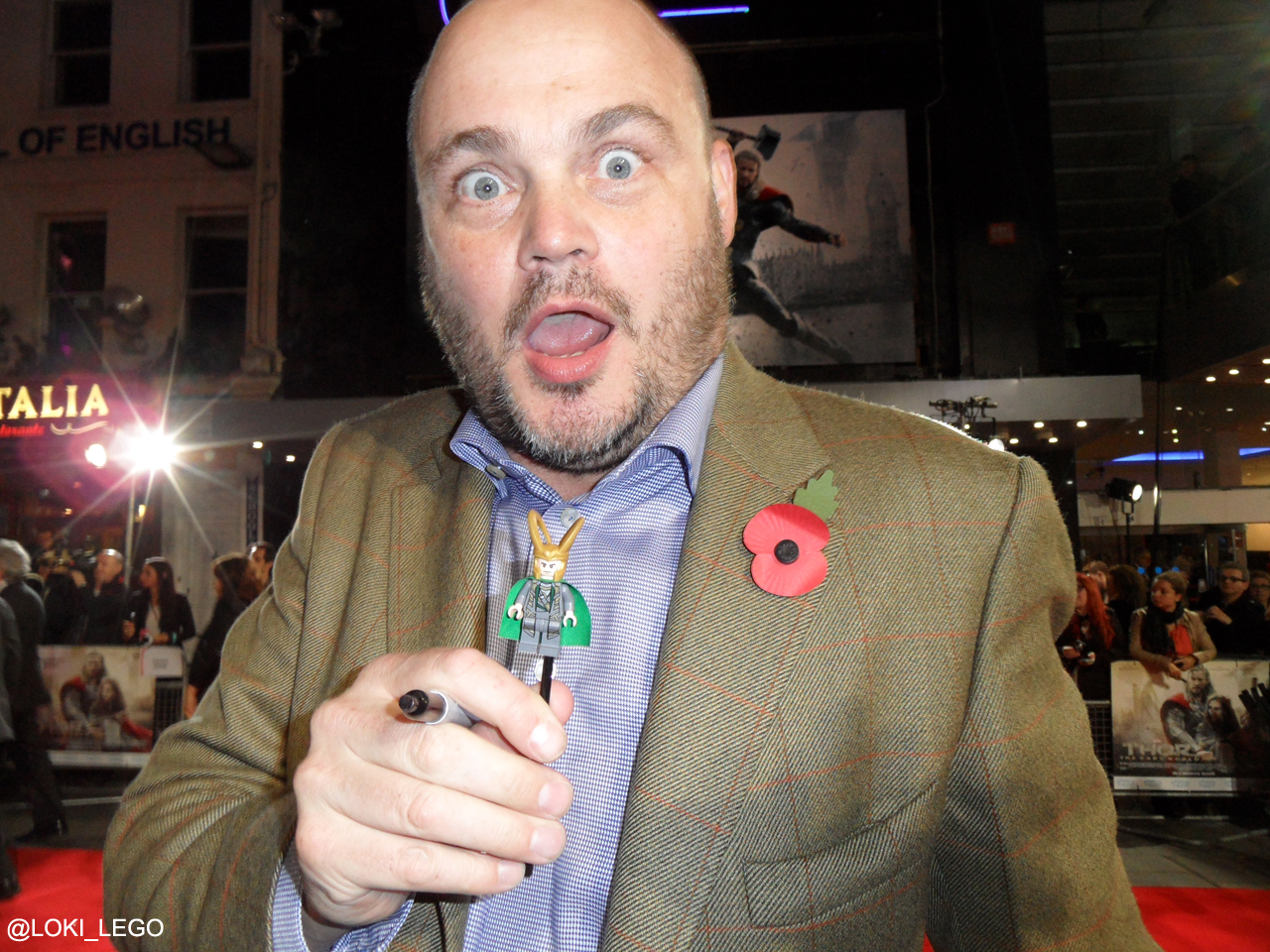 Read more about the article Al Murray had the Great Honour of Meeting me at the Thor: The Dark World Premiere