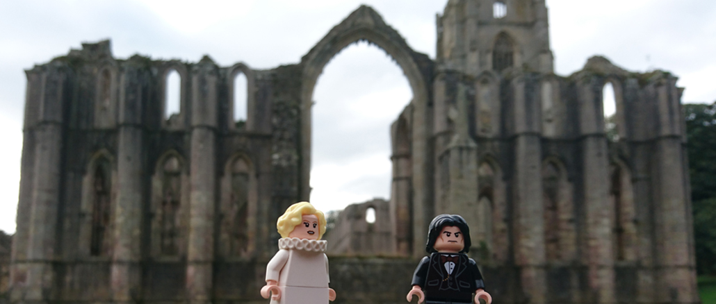 You are currently viewing 19 Images of LEGO Crimson Peak at Fountains Abbey